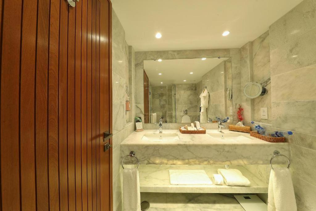 Peshawar Serena Hotel Экстерьер фото